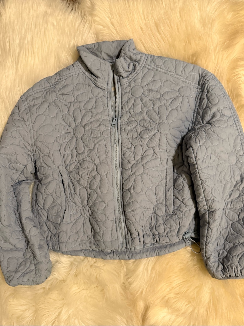 Love Tree Quilted Floral-Pattern Puff Jacket in Light Gray